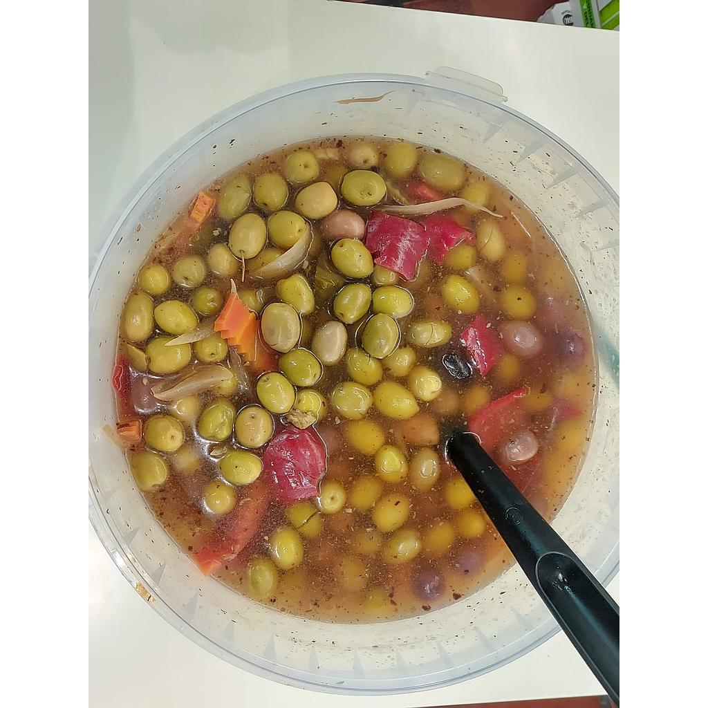 Olives picants a granel